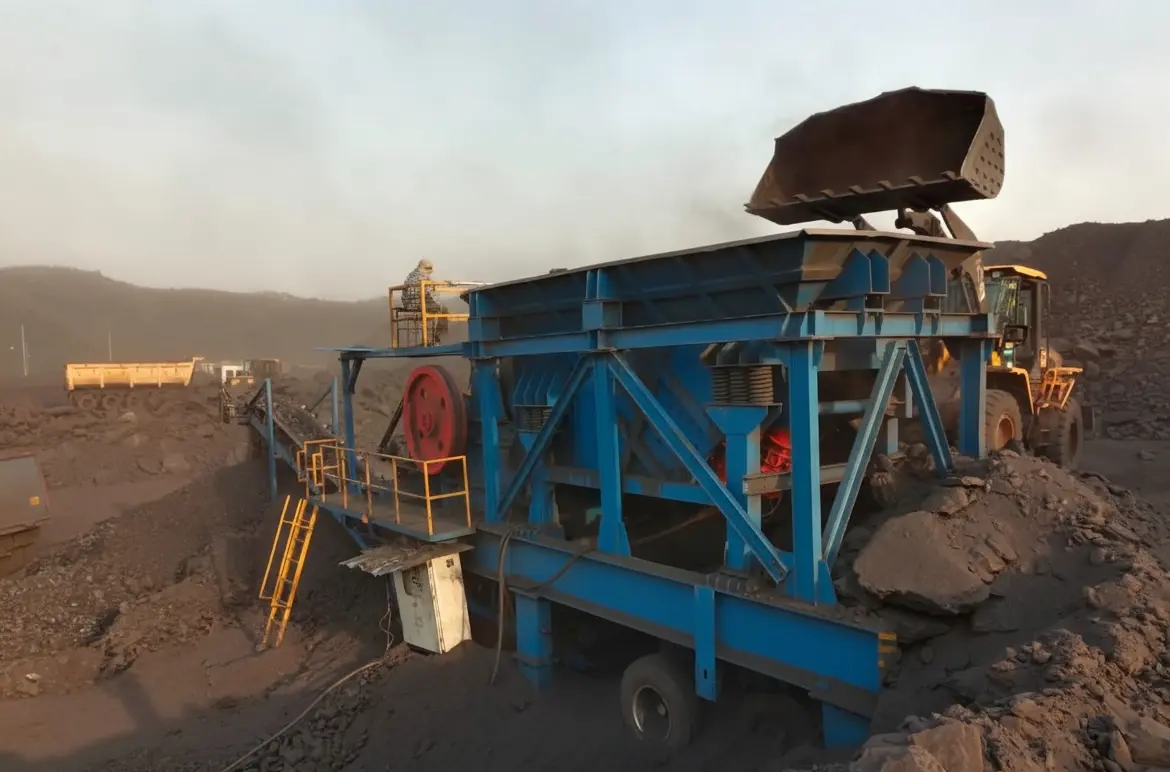mobile crusher working in coal mining 